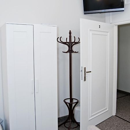 Rodmos Hostel Люблин Екстериор снимка