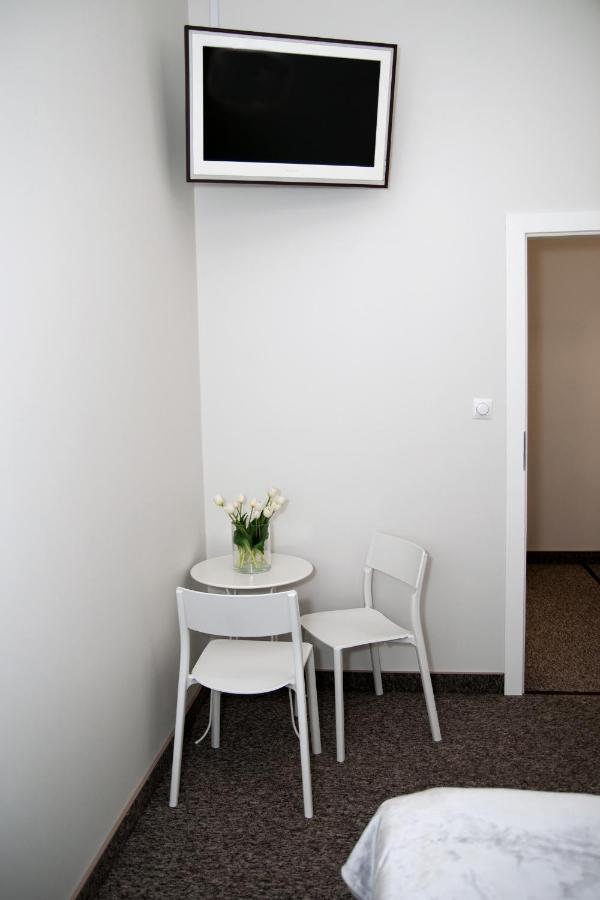 Rodmos Hostel Люблин Екстериор снимка