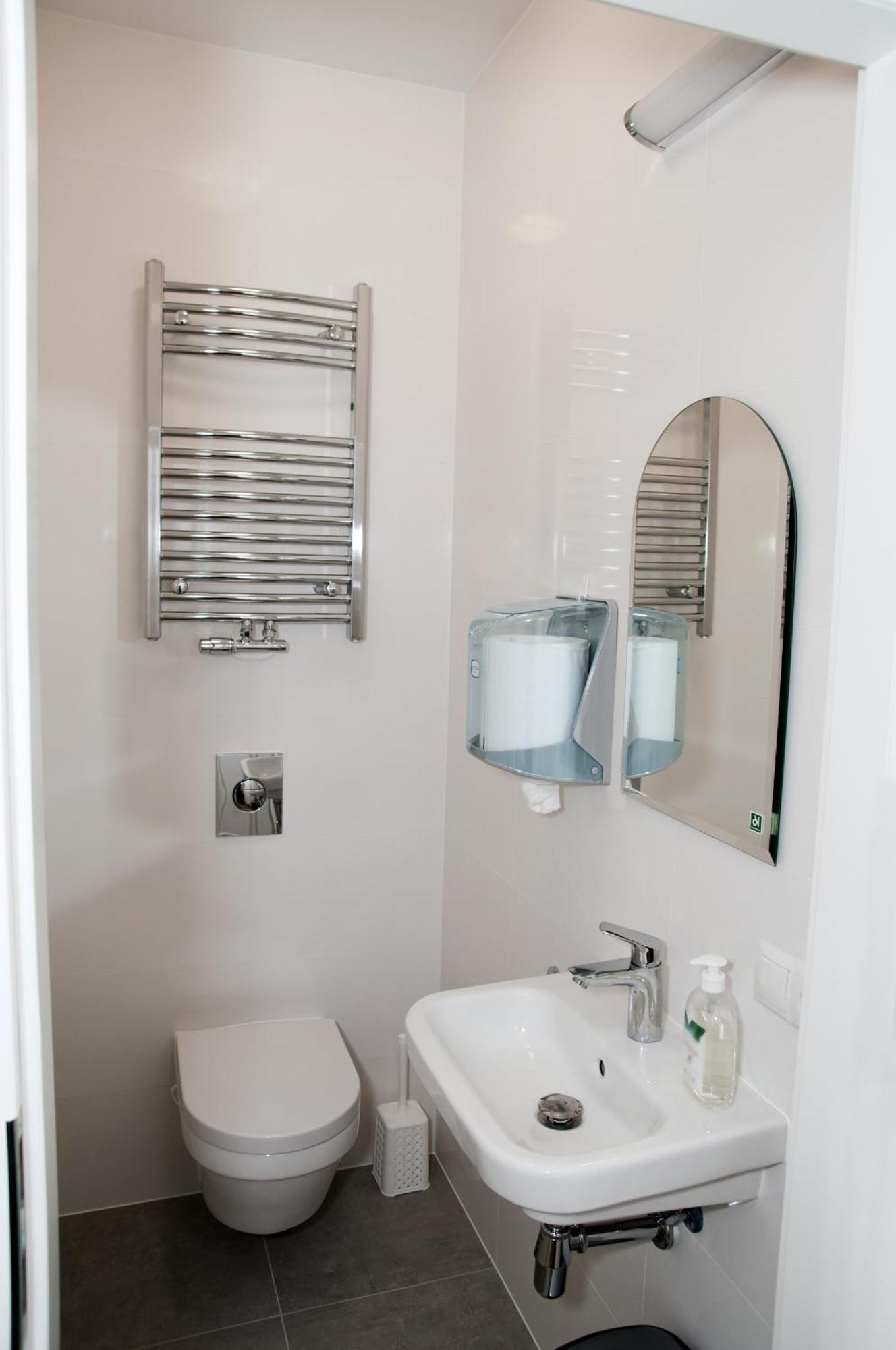 Rodmos Hostel Люблин Екстериор снимка